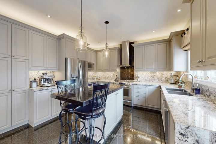 Photo 10 at 21 Adriatic Crescent, Vales of Castlemore North, Brampton