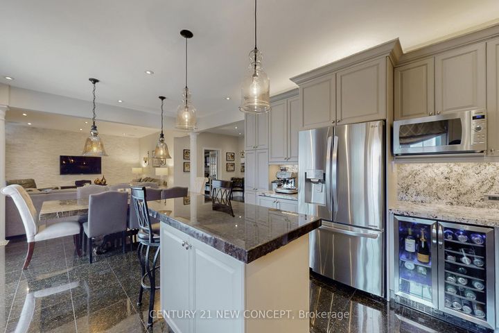 Photo 11 at 21 Adriatic Crescent, Vales of Castlemore North, Brampton