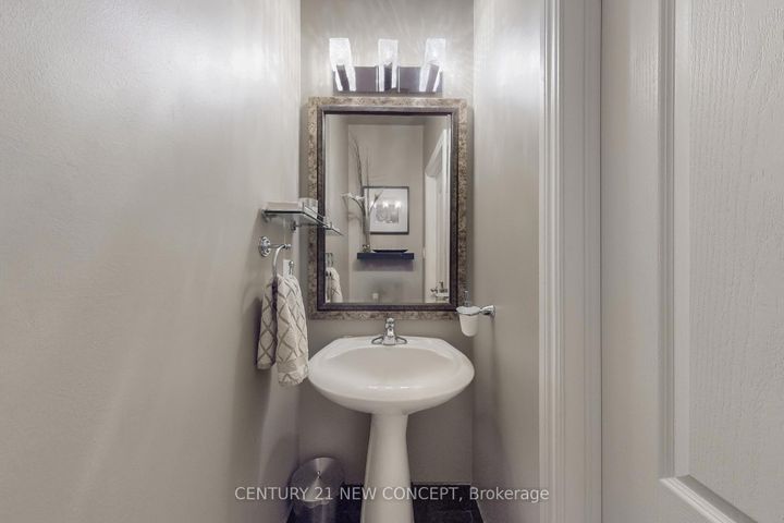 Photo 16 at 21 Adriatic Crescent, Vales of Castlemore North, Brampton