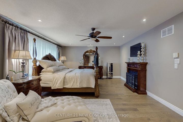 Photo 22 at 21 Adriatic Crescent, Vales of Castlemore North, Brampton