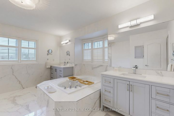 Photo 24 at 21 Adriatic Crescent, Vales of Castlemore North, Brampton