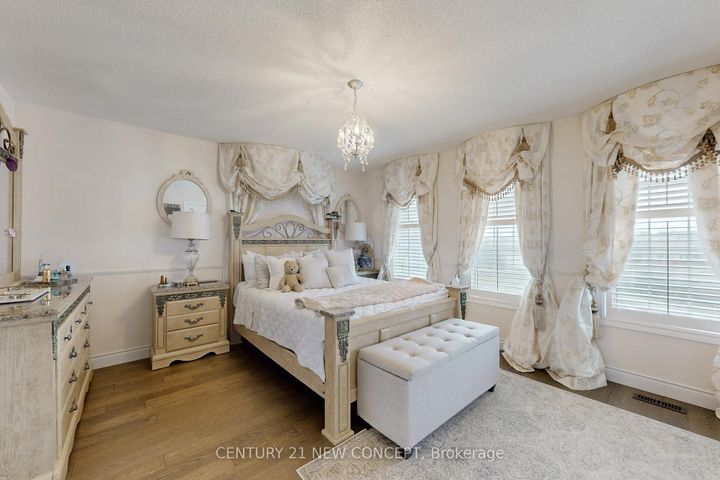 Photo 26 at 21 Adriatic Crescent, Vales of Castlemore North, Brampton