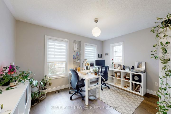 Photo 31 at 21 Adriatic Crescent, Vales of Castlemore North, Brampton