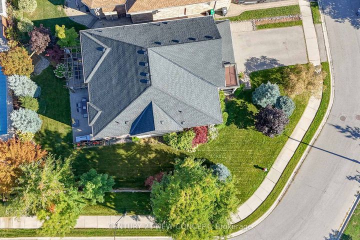 Photo 38 at 21 Adriatic Crescent, Vales of Castlemore North, Brampton