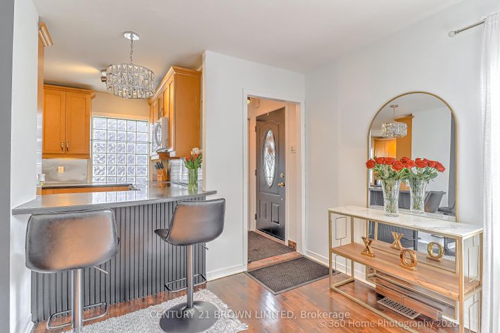 Photo 2 at 18 Cochrane Court, Queensway, Toronto