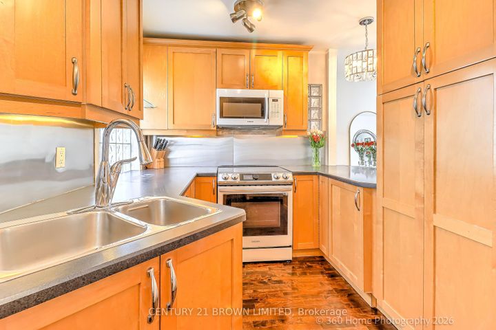 Photo 8 at 18 Cochrane Court, Queensway, Toronto