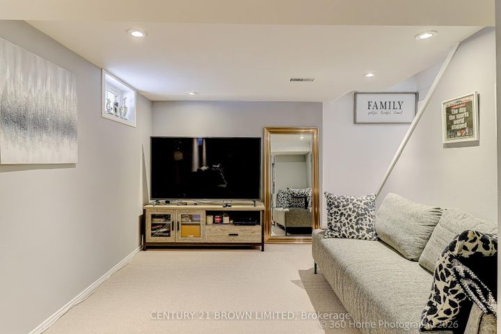 Photo 26 at 18 Cochrane Court, Queensway, Toronto