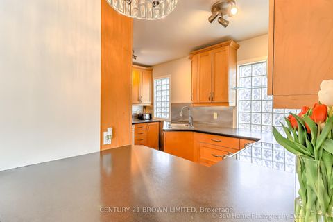 Photo 6 at 18 Cochrane Court, Queensway, Toronto