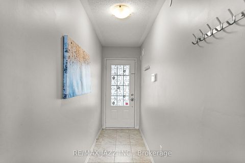 Photo 5 at 331 - 2338 Chevron Prince Path, Windfields, Oshawa