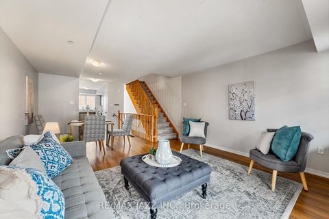 Photo 9 at 331 - 2338 Chevron Prince Path, Windfields, Oshawa