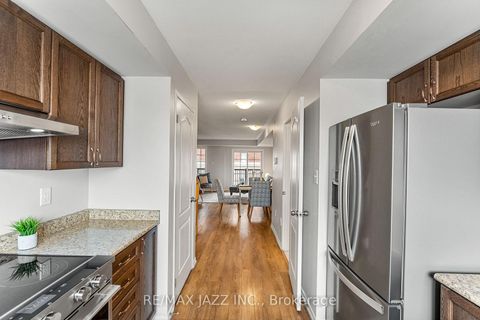 Photo 14 at 331 - 2338 Chevron Prince Path, Windfields, Oshawa