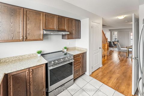 Photo 16 at 331 - 2338 Chevron Prince Path, Windfields, Oshawa