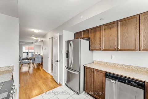 Photo 18 at 331 - 2338 Chevron Prince Path, Windfields, Oshawa