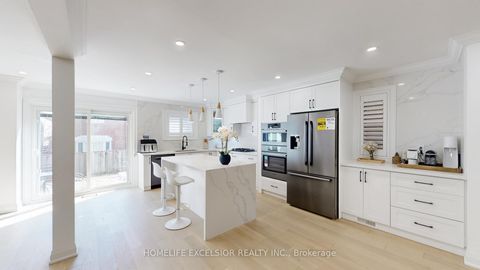 Photo 2 at 84 Jessica Gardens, Yorkhill, Vaughan