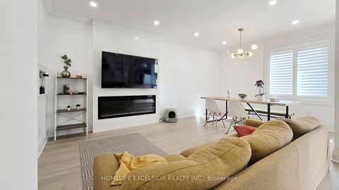 Photo 4 at 84 Jessica Gardens, Yorkhill, Vaughan