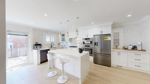 Photo 8 at 84 Jessica Gardens, Yorkhill, Vaughan