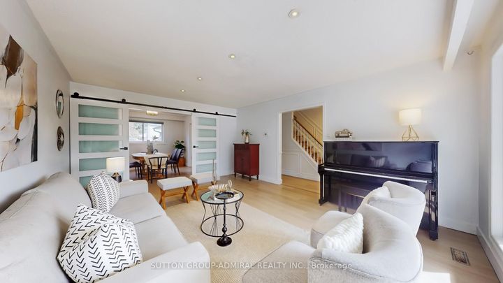 Photo 7 at 7 Knotty Pine Trail, Royal Orchard, Markham