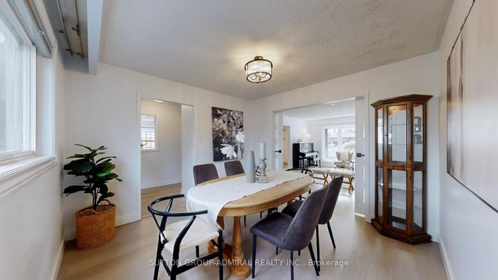 Photo 10 at 7 Knotty Pine Trail, Royal Orchard, Markham