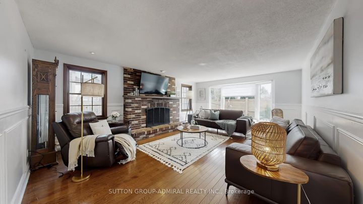 Photo 11 at 7 Knotty Pine Trail, Royal Orchard, Markham