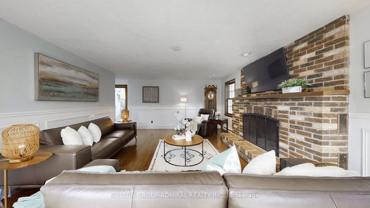 Photo 14 at 7 Knotty Pine Trail, Royal Orchard, Markham