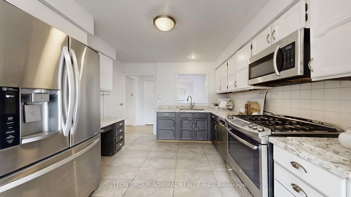 Photo 17 at 7 Knotty Pine Trail, Royal Orchard, Markham