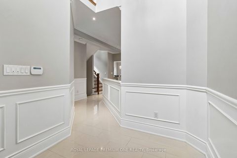 Photo 4 at 26 Sequoia Road, Sonoma Heights, Vaughan