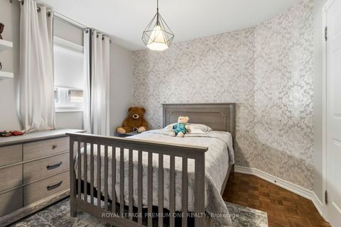 Photo 19 at 26 Sequoia Road, Sonoma Heights, Vaughan