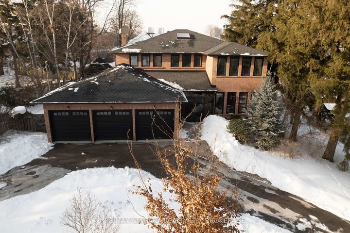 Photo 3 at 18 Mountbatten Road, Humber Heights, Toronto