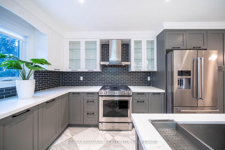 Photo 8 at 18 Mountbatten Road, Humber Heights, Toronto