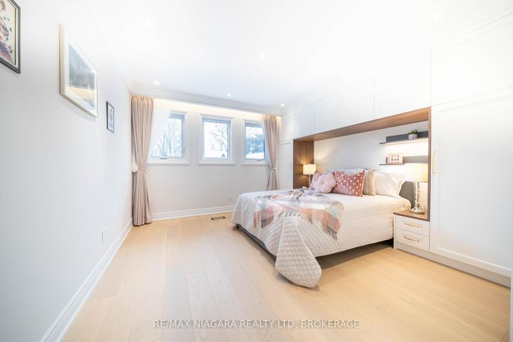 Photo 25 at 18 Mountbatten Road, Humber Heights, Toronto