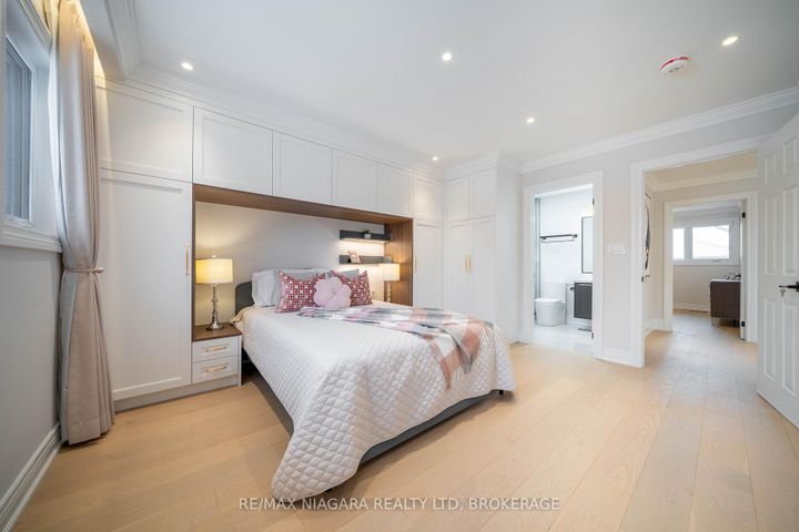 Photo 26 at 18 Mountbatten Road, Humber Heights, Toronto