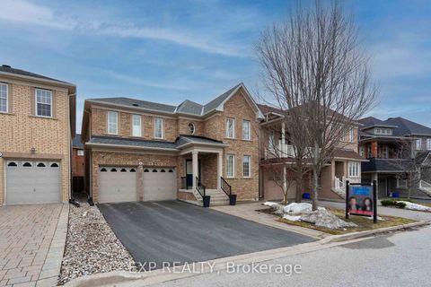 Photo 2 at 102 Serano Crescent, Jefferson, Richmond Hill