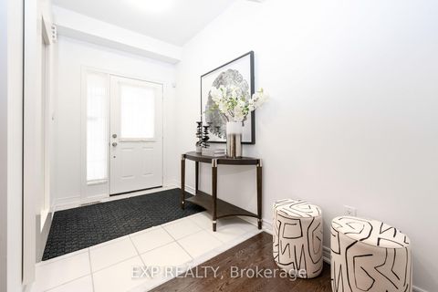 Photo 4 at 102 Serano Crescent, Jefferson, Richmond Hill