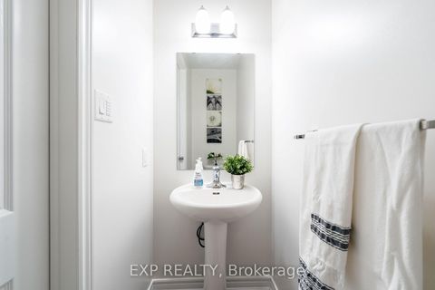 Photo 9 at 102 Serano Crescent, Jefferson, Richmond Hill