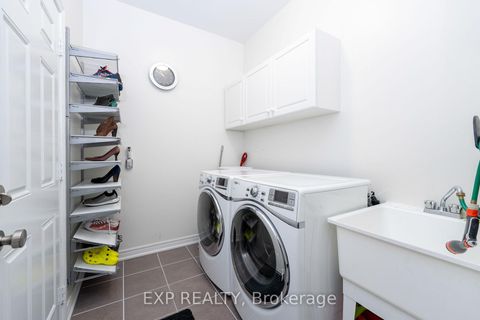 Photo 10 at 102 Serano Crescent, Jefferson, Richmond Hill