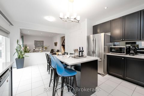 Photo 22 at 102 Serano Crescent, Jefferson, Richmond Hill