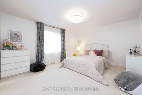 Photo 28 at 102 Serano Crescent, Jefferson, Richmond Hill