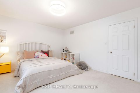 Photo 30 at 102 Serano Crescent, Jefferson, Richmond Hill