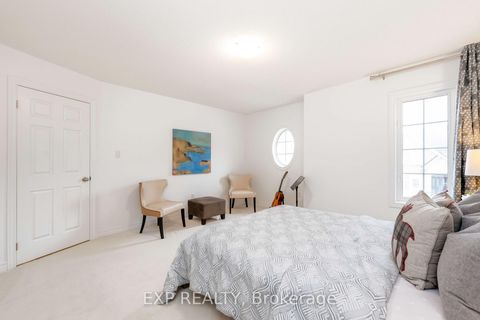 Photo 35 at 102 Serano Crescent, Jefferson, Richmond Hill