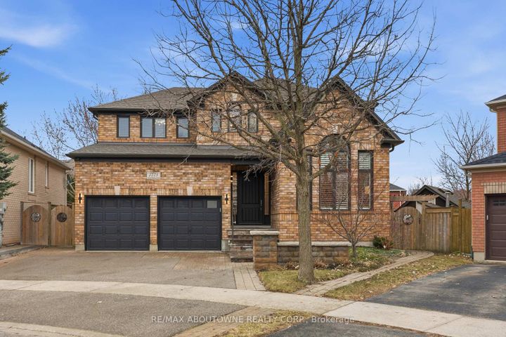 Photo 1 at 2225 Glazebrook Circle, WM Westmount, Oakville