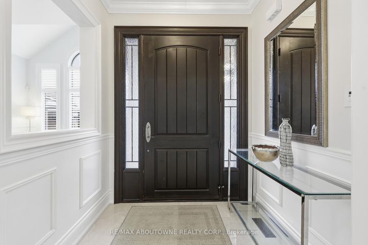 Photo 6 at 2225 Glazebrook Circle, WM Westmount, Oakville