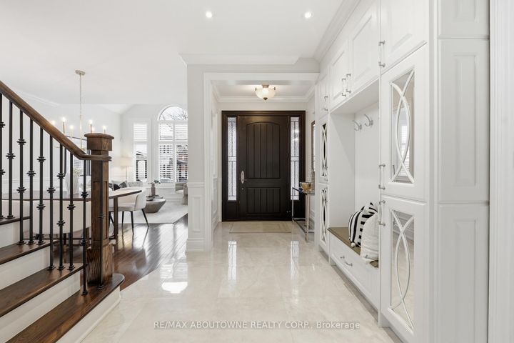 Photo 8 at 2225 Glazebrook Circle, WM Westmount, Oakville