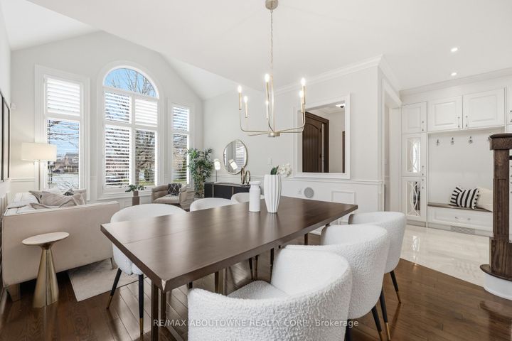 Photo 10 at 2225 Glazebrook Circle, WM Westmount, Oakville