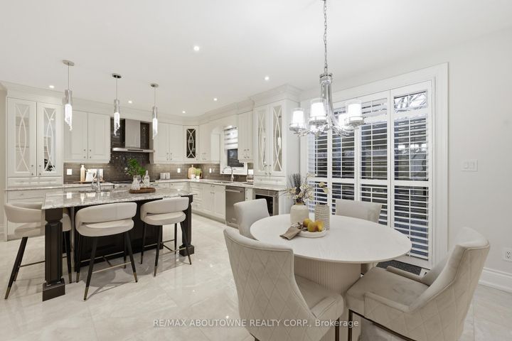 Photo 17 at 2225 Glazebrook Circle, WM Westmount, Oakville