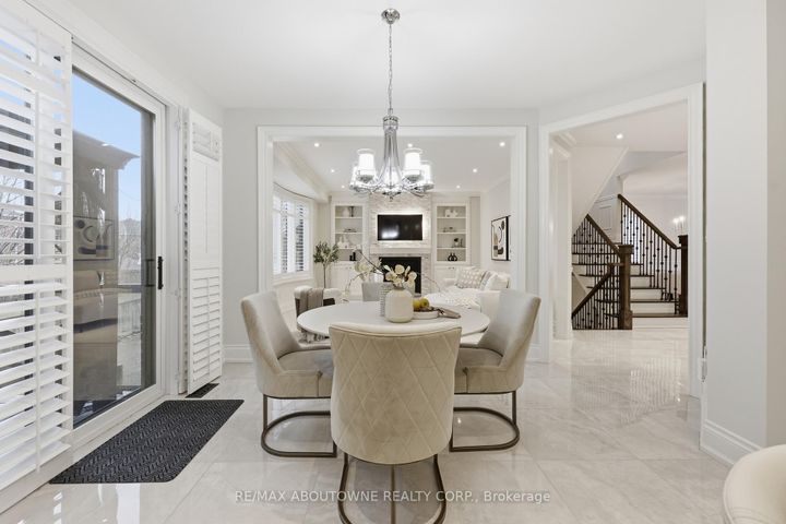 Photo 18 at 2225 Glazebrook Circle, WM Westmount, Oakville