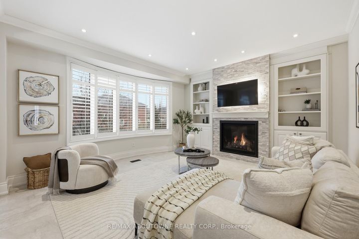 Photo 19 at 2225 Glazebrook Circle, WM Westmount, Oakville