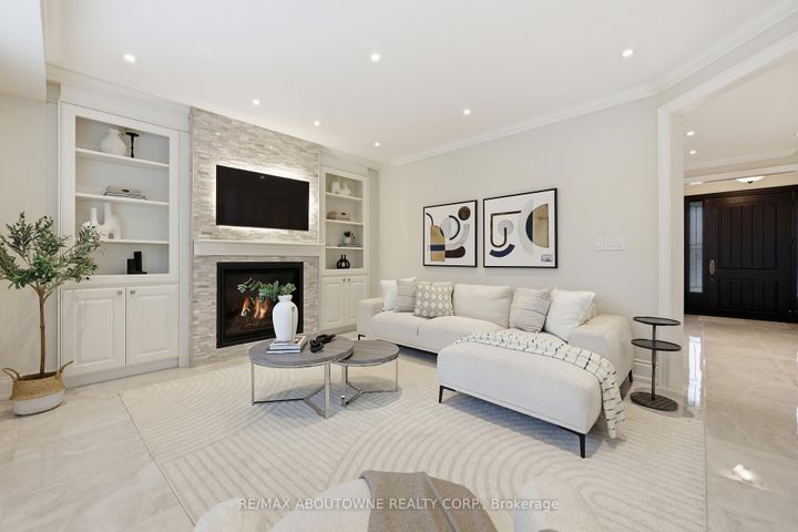 Photo 20 at 2225 Glazebrook Circle, WM Westmount, Oakville