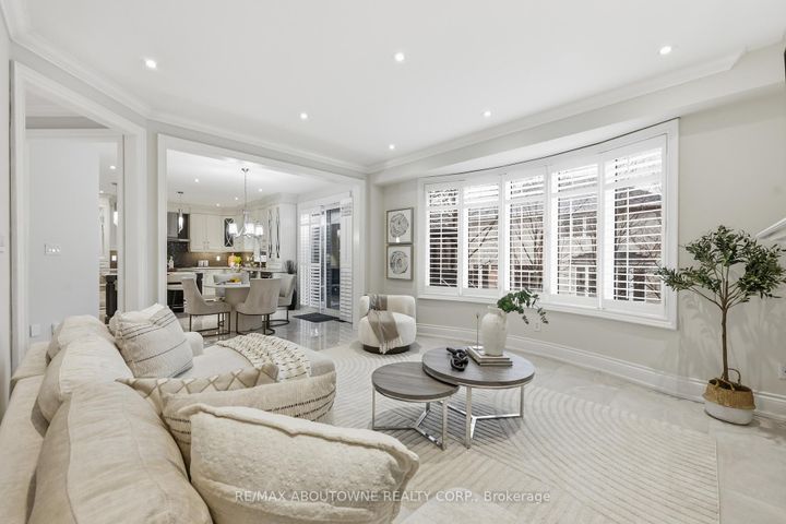 Photo 21 at 2225 Glazebrook Circle, WM Westmount, Oakville