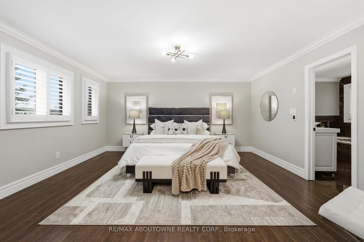 Photo 23 at 2225 Glazebrook Circle, WM Westmount, Oakville