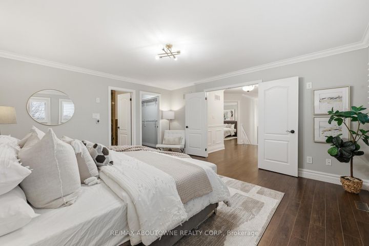 Photo 24 at 2225 Glazebrook Circle, WM Westmount, Oakville